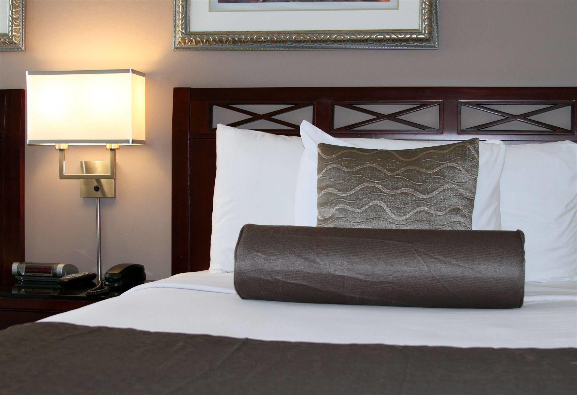 Red Lion And Victoria Hotel Saanich