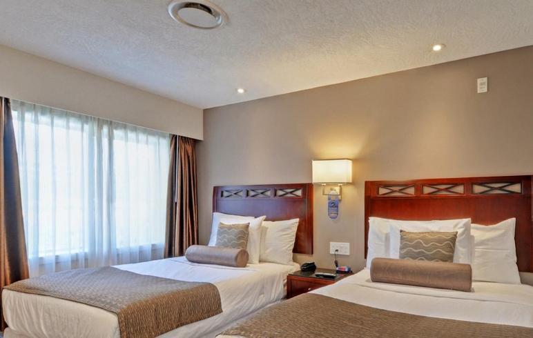 Red Lion And Victoria Hotel Saanich
